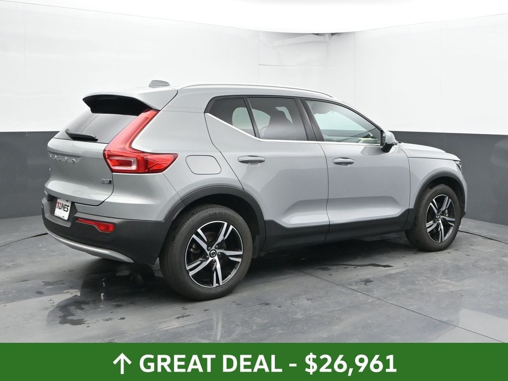 Certified 2025 Volvo XC40 B5 Core SUV