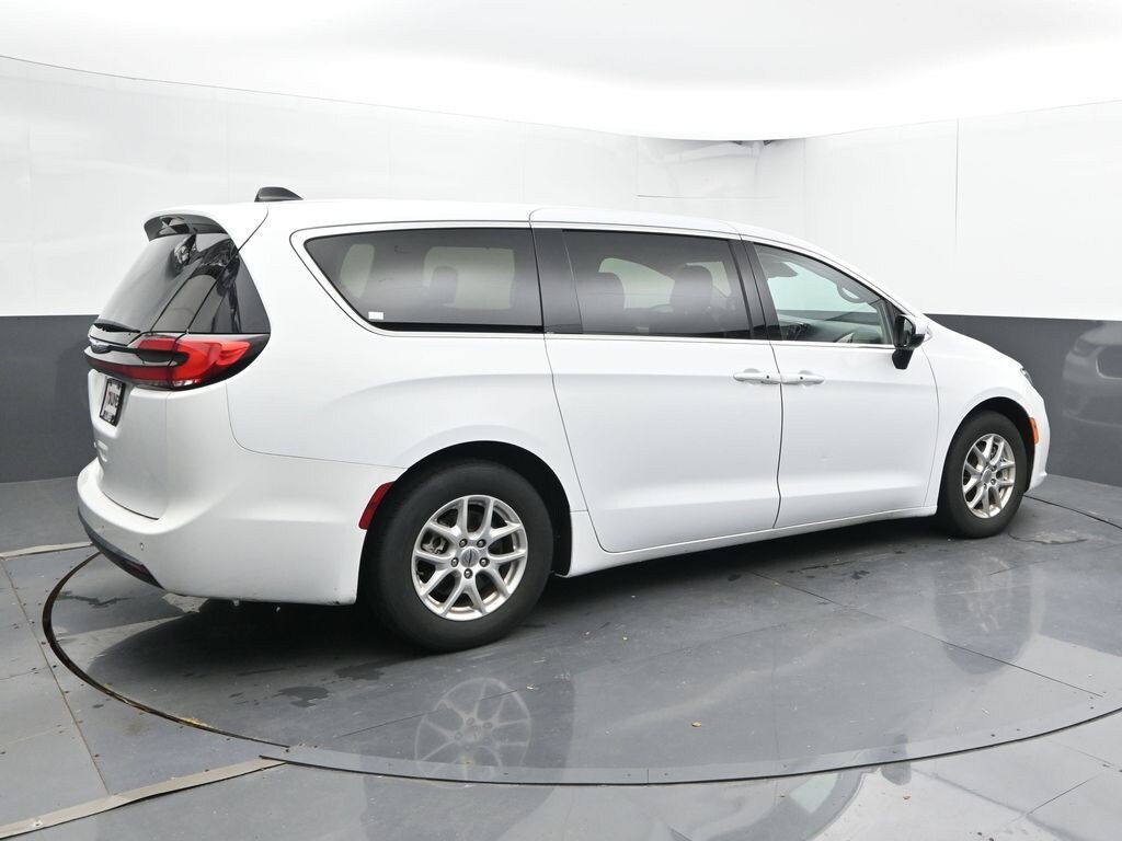 Used 2023 Chrysler Pacifica Touring L Van Passenger Van