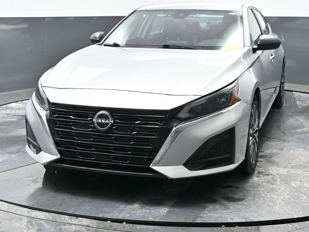 Used 2024 Nissan Altima 2.5 SV Sedan