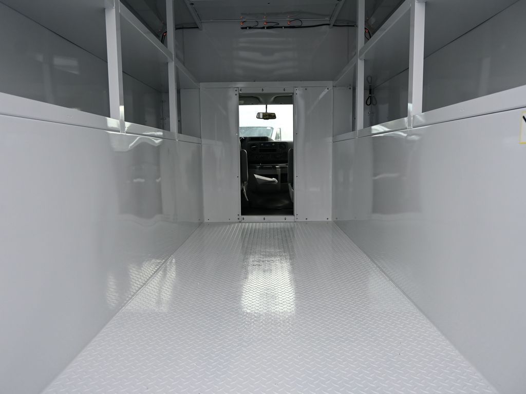 2025 Ford E-Series Cutaway Base - Photo 14
