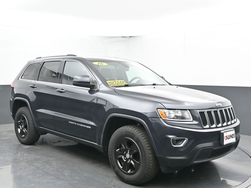 Used 2016 Jeep Grand Cherokee Laredo E with VIN 1C4RJFAG4GC381881 for sale in Delavan, WI