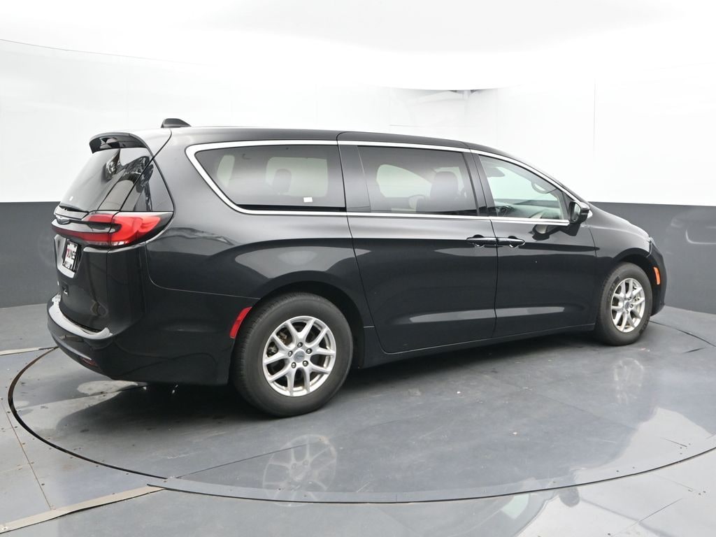 Used 2023 Chrysler Pacifica Touring L Van Passenger Van
