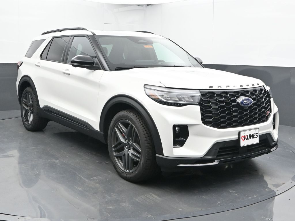2025 Ford Explorer ST photo 2