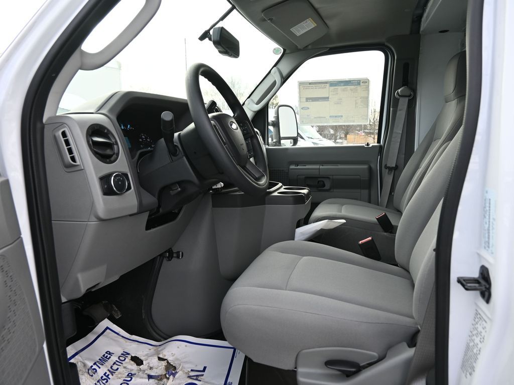 2025 Ford E-Series Cutaway Base - Photo 16