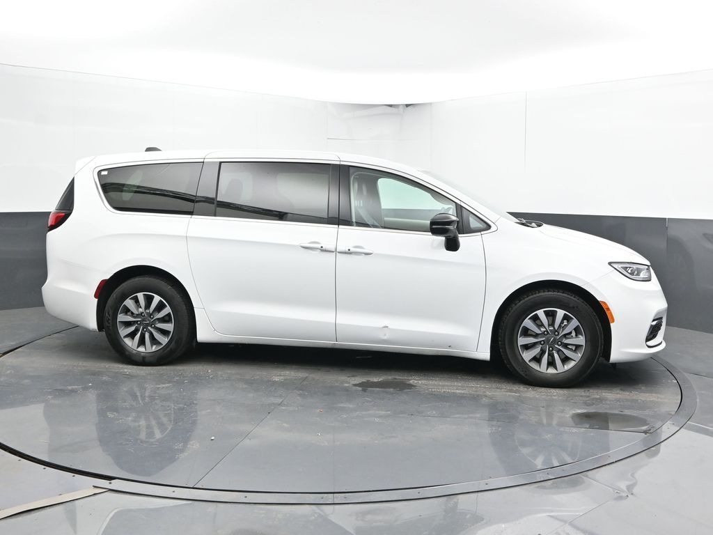 Used 2024 Chrysler Pacifica Plug-In Hybrid Select Van Passenger Van