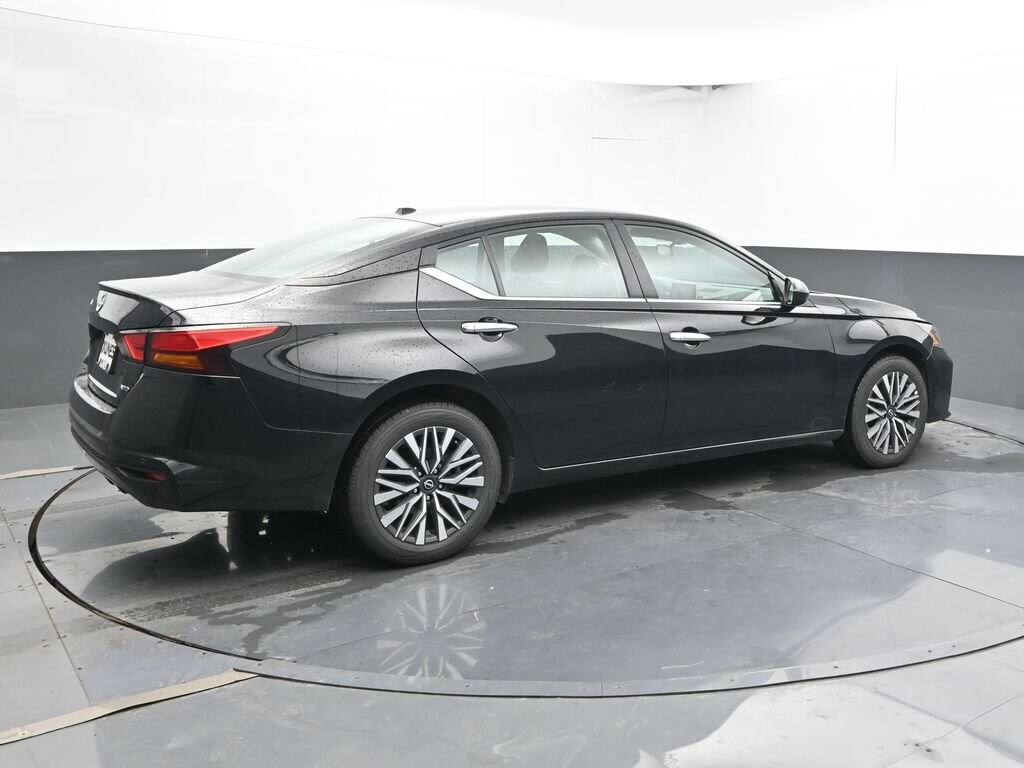 Used 2025 Nissan Altima 2.5 SV Sedan