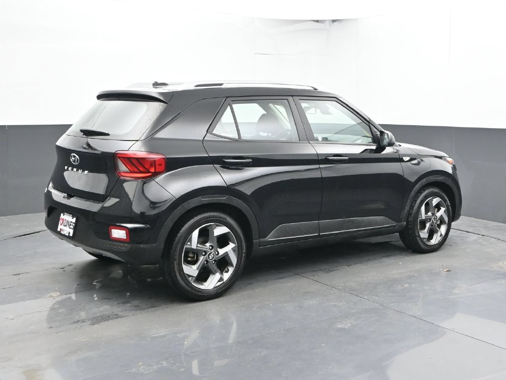 Used 2025 Hyundai Venue SEL SUV