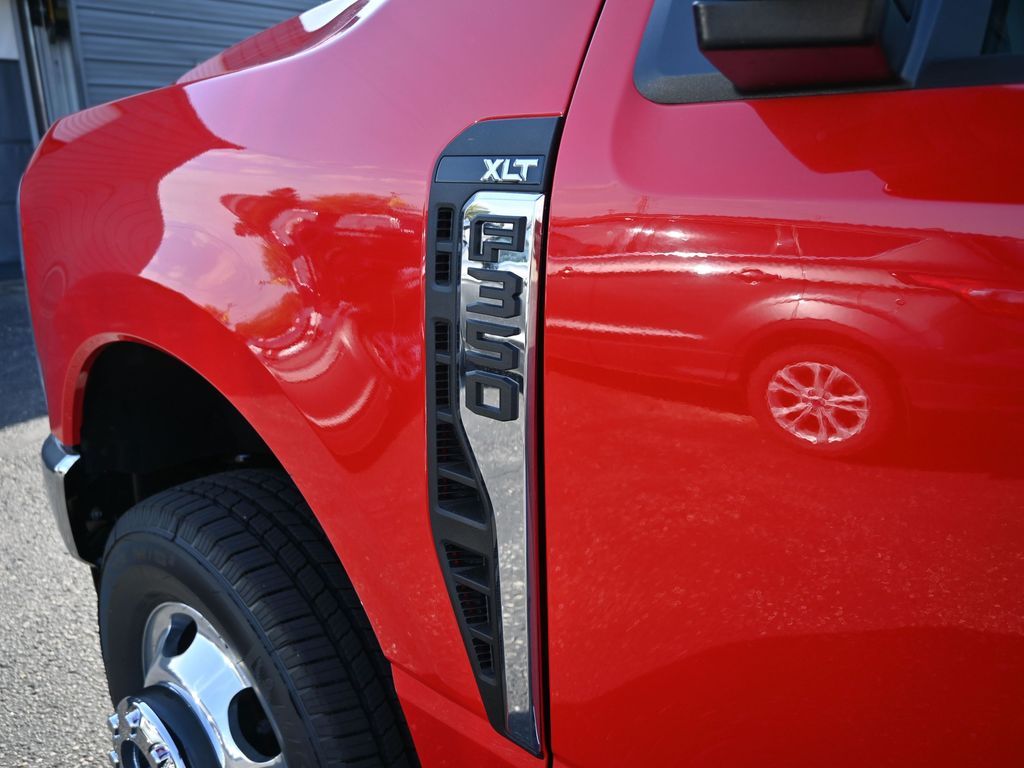 2026 Ford F-350 XLT photo 4