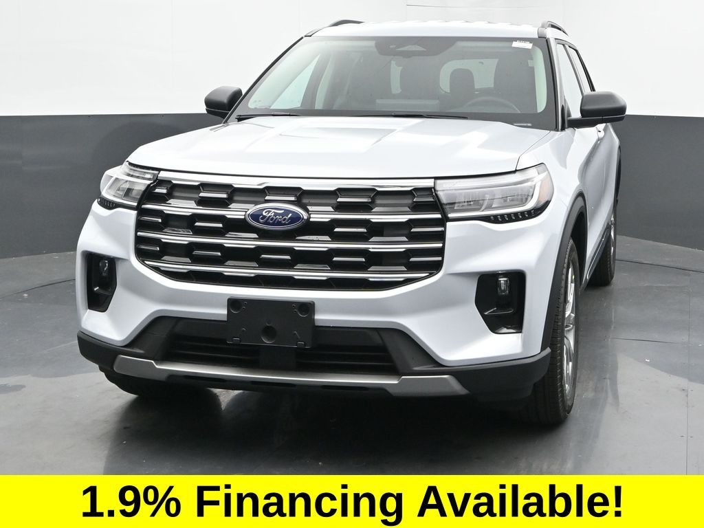 2025 Ford Explorer photo 3