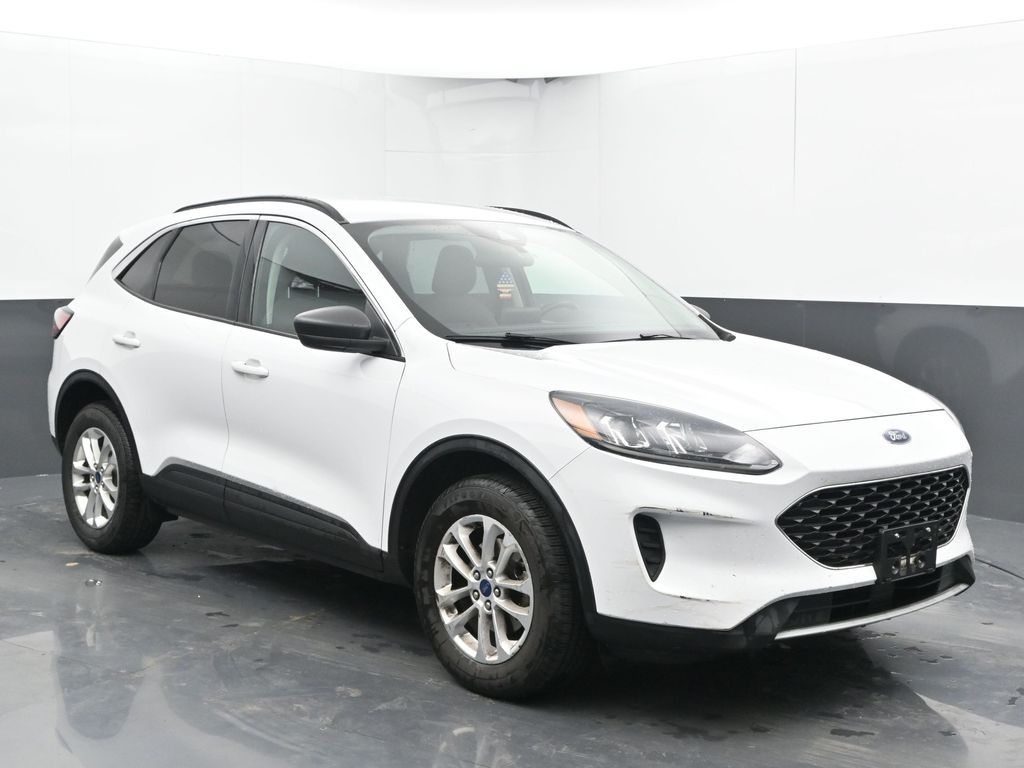 Used 2022 Ford Escape SE with VIN 1FMCU9G63NUA84987 for sale in Delavan, WI