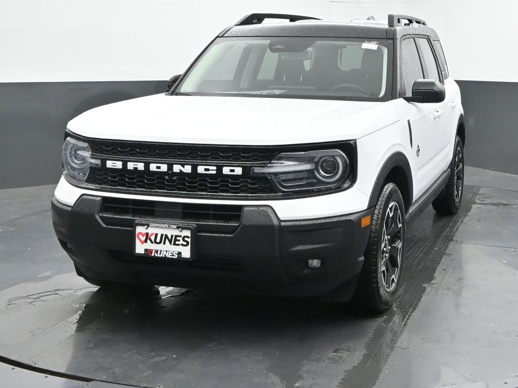 2025 Ford Bronco Sport Outer Banks photo 2