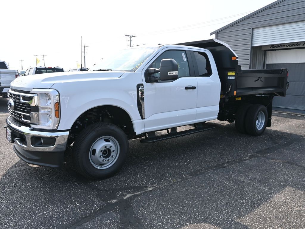 2025 Ford F-350 XL photo 4