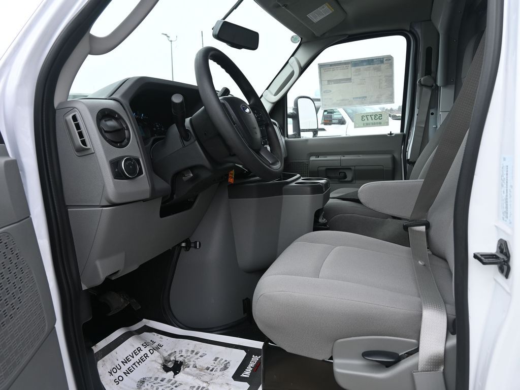 2025 Ford E-Series Cutaway Base - Photo 12