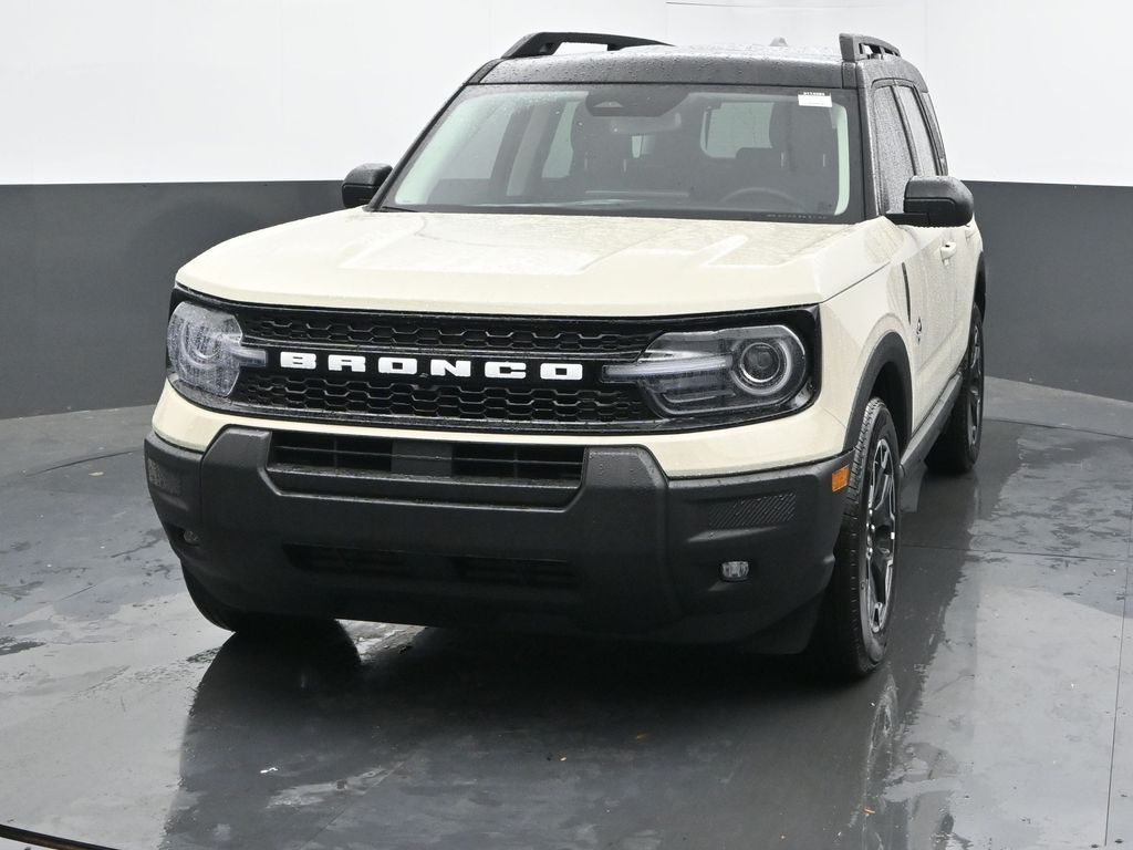 2025 Ford Bronco Sport Outer Banks photo 2