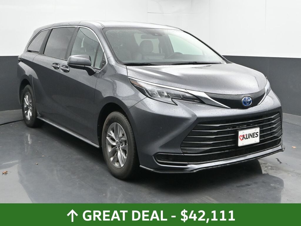 Used 2025 Toyota Sienna LE 8 Passenger Van Passenger Van