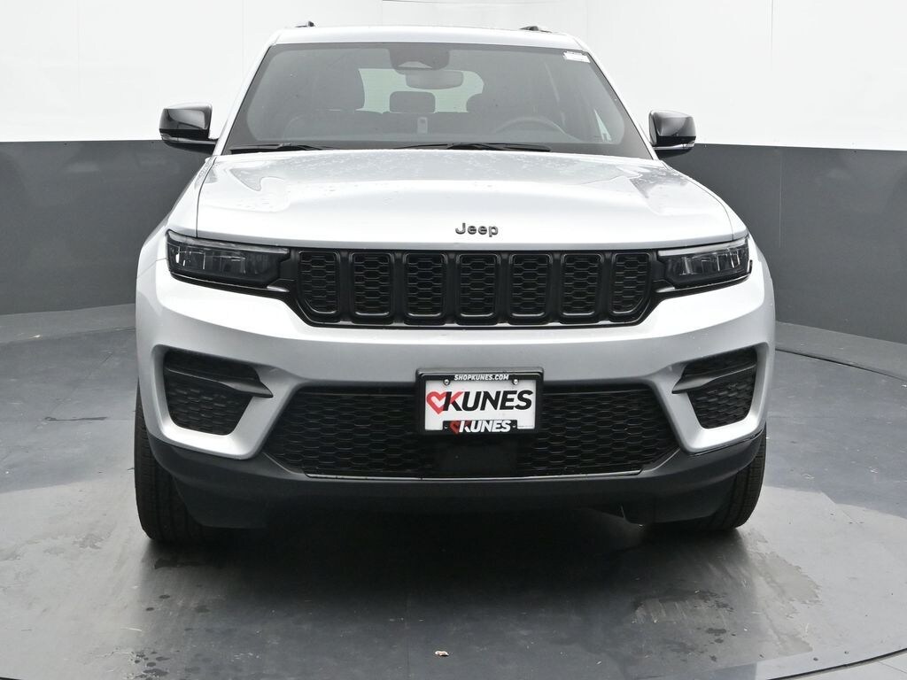 Used 2024 Jeep Grand Cherokee Laredo SUV