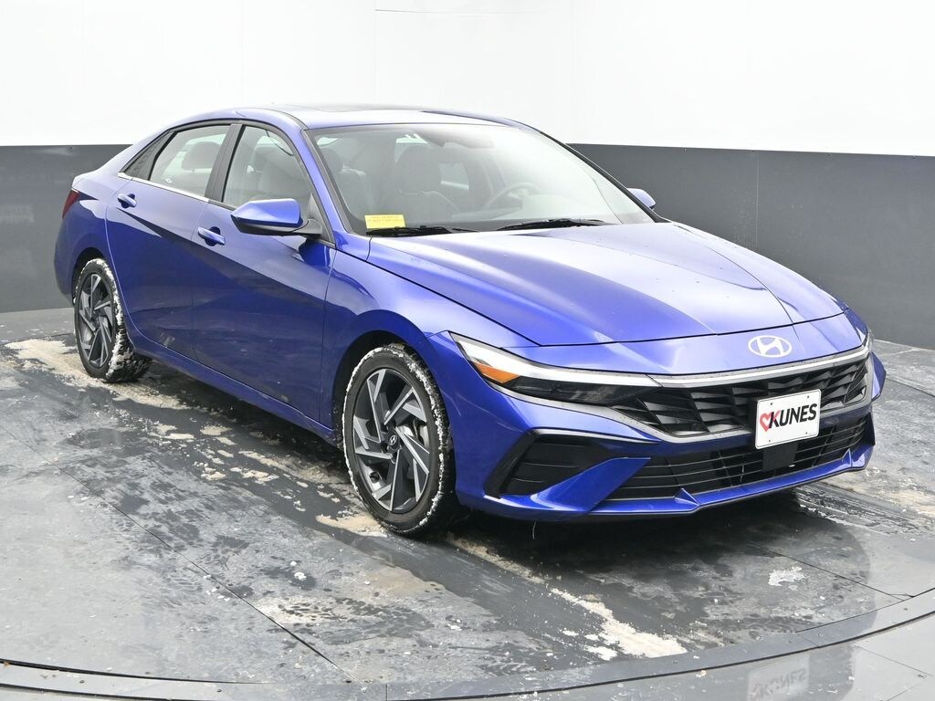 Used 2025 Hyundai Elantra SEL Convenience Sedan