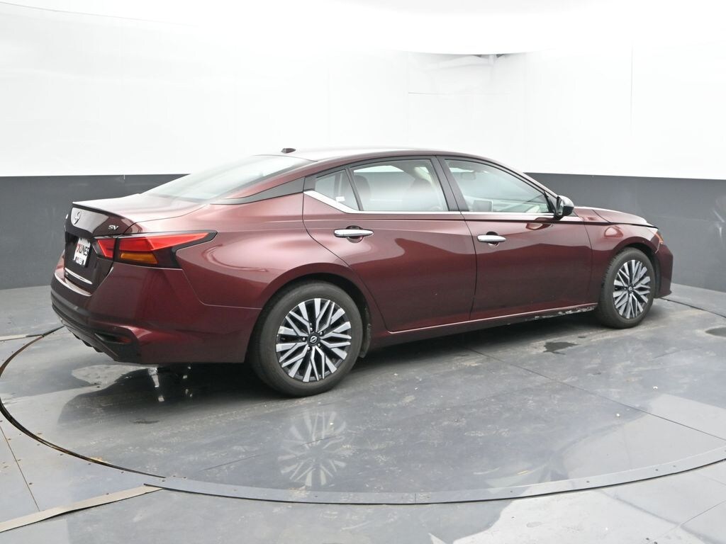 Used 2024 Nissan Altima 2.5 SV Sedan