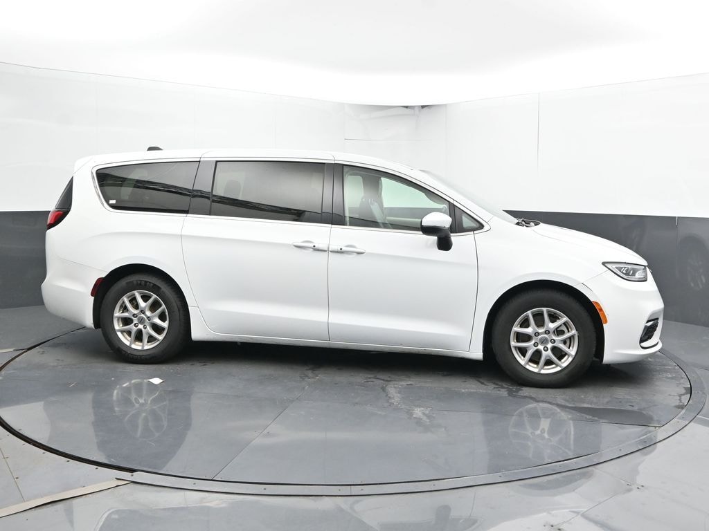 Used 2023 Chrysler Pacifica Touring L Van Passenger Van