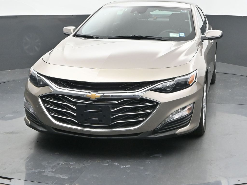 2024 Chevrolet Malibu 1LT photo 2