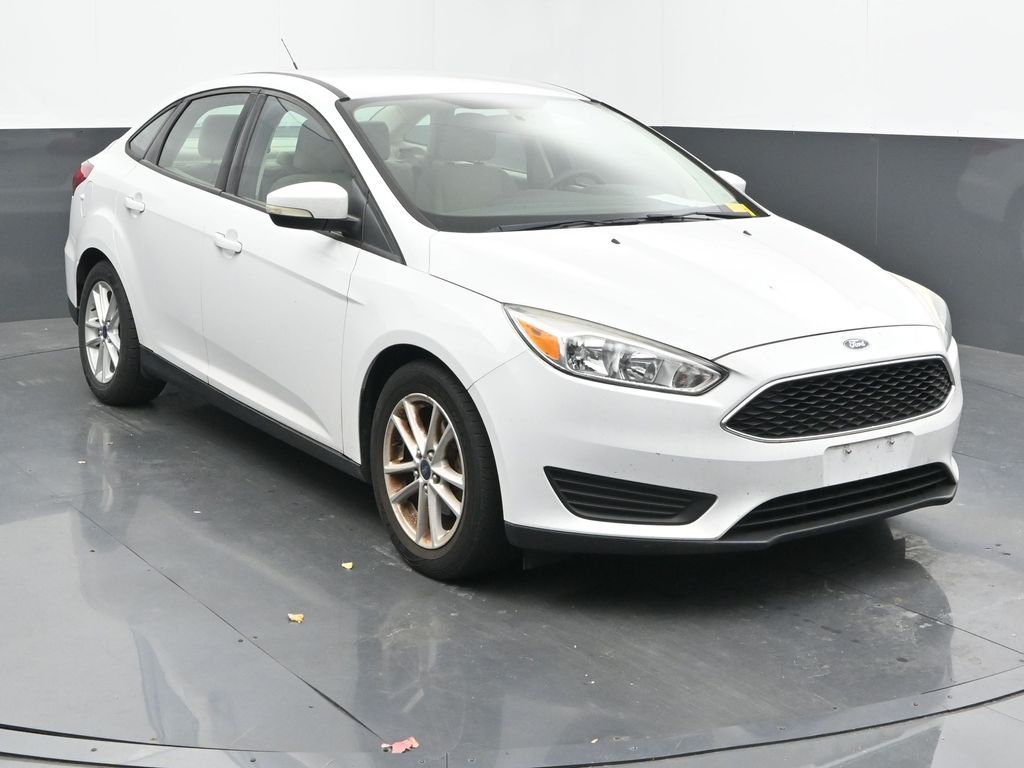 2015 Ford Focus SE photo 2