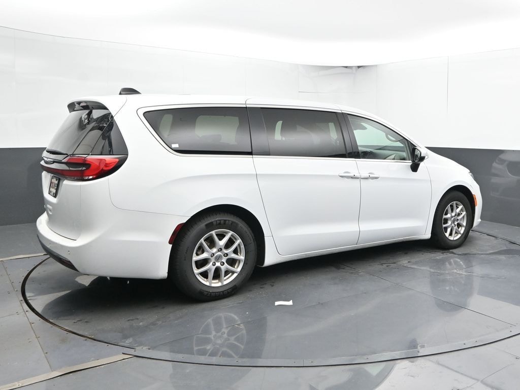 Used 2023 Chrysler Pacifica Touring L Van Passenger Van