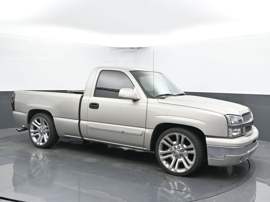 2004 Chevrolet Silverado 1500 LS photo 2