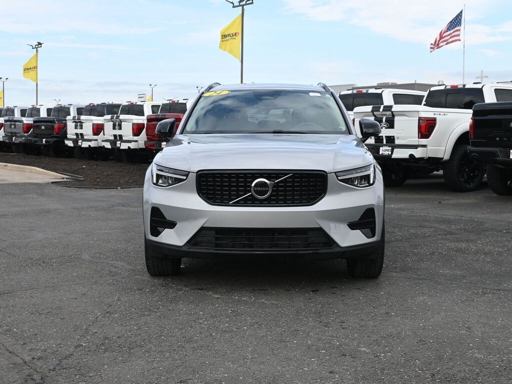 Used 2024 Volvo XC40 B5 Core SUV