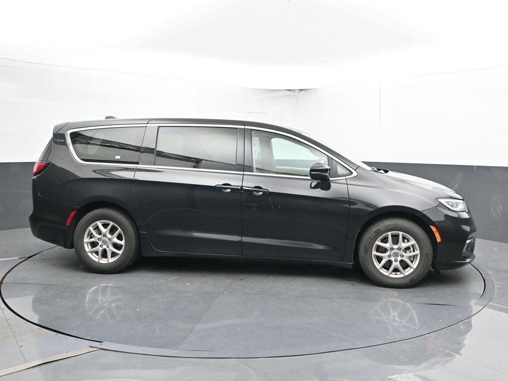 Used 2023 Chrysler Pacifica Touring L Van Passenger Van