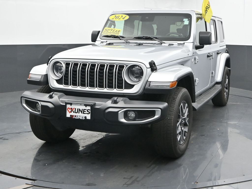2024 Jeep Wrangler Sahara photo 3
