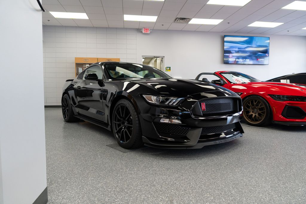 2017 Ford Mustang Shelby GT350 photo 2