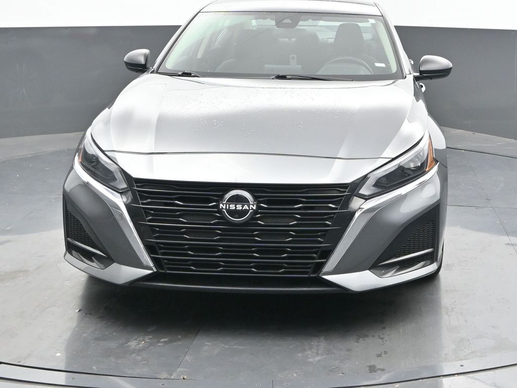 2024 Nissan Altima 2.5 SV photo 2