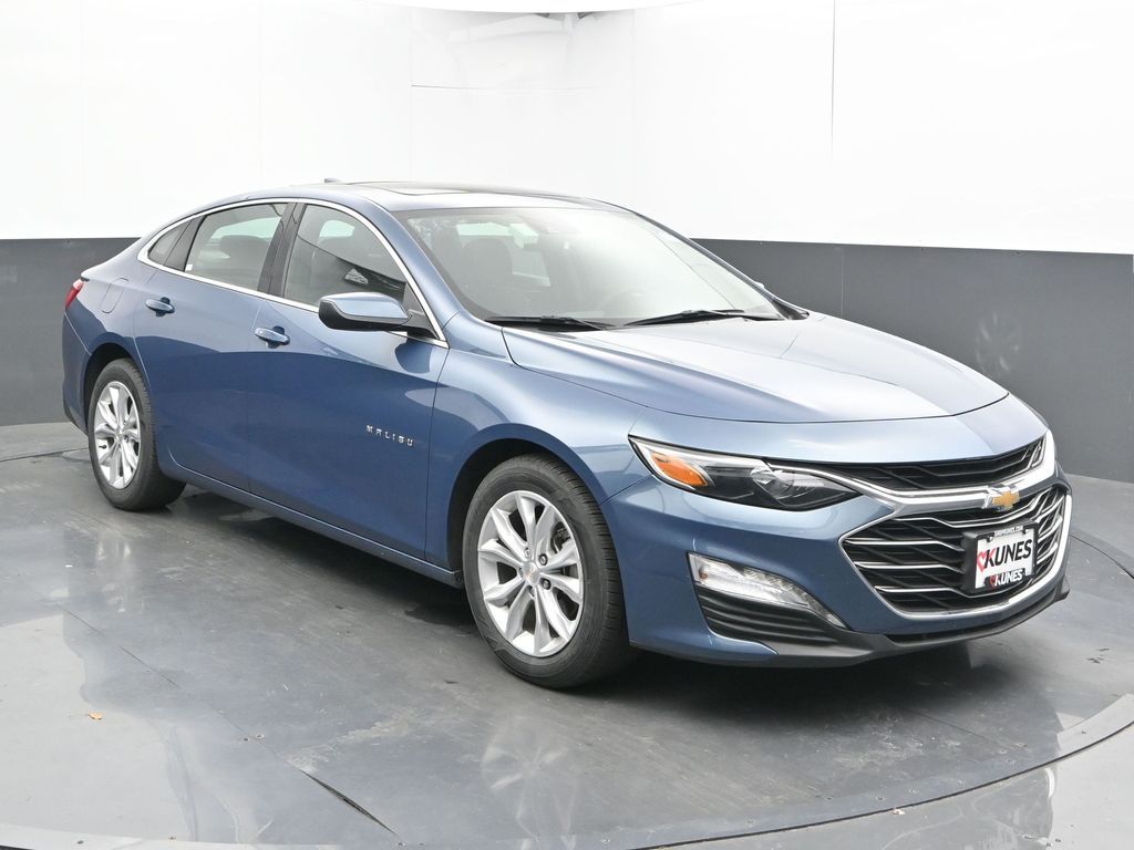 2024 Chevrolet Malibu 1LT photo 2