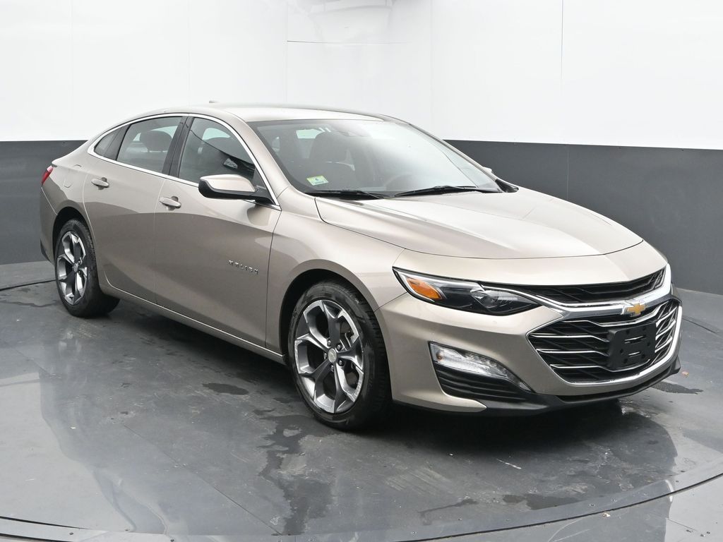 2024 Chevrolet Malibu 1LT photo 2