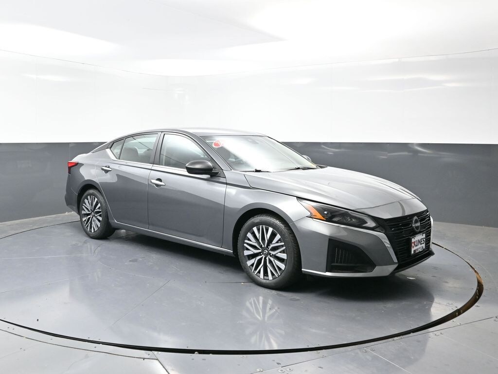 Used 2024 Nissan Altima 2.5 SV Sedan