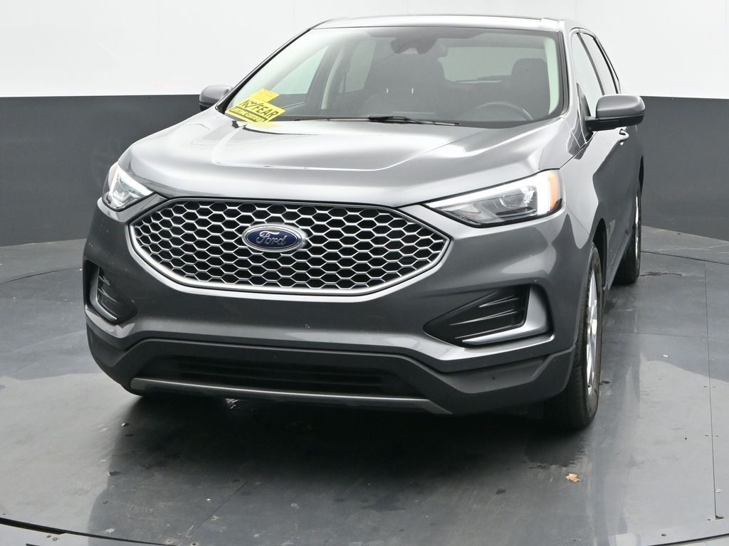 2024 Ford Edge SEL photo 2