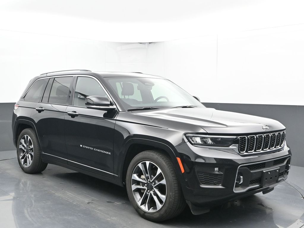2023 Jeep Grand Cherokee Overland photo 2