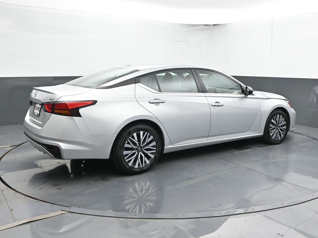 Used 2024 Nissan Altima 2.5 SV Sedan