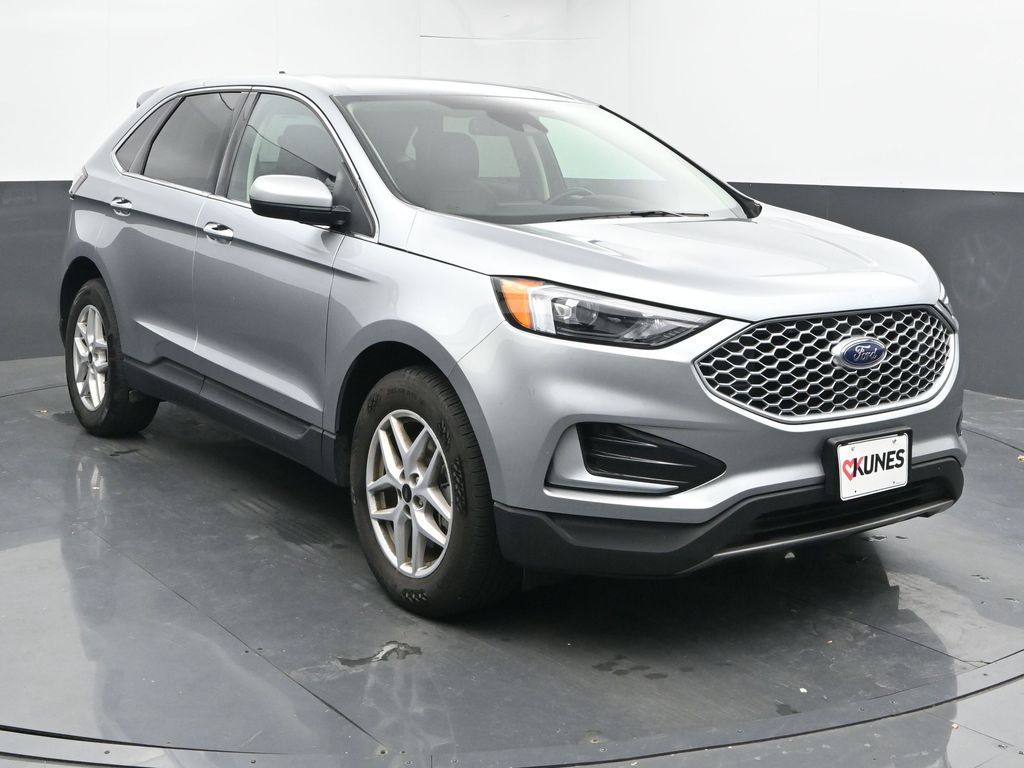 2024 Ford Edge SEL photo 2
