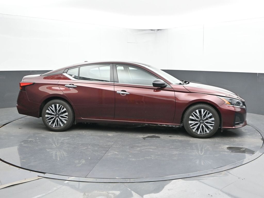 Used 2024 Nissan Altima 2.5 SV Sedan