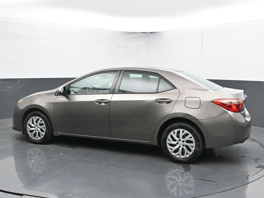 2017 Toyota Corolla L photo 2