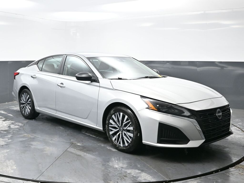 Used 2024 Nissan Altima 2.5 SV Sedan