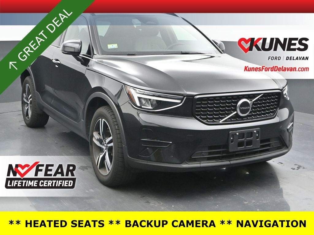 Used 2024 Volvo XC40 B5 Core SUV