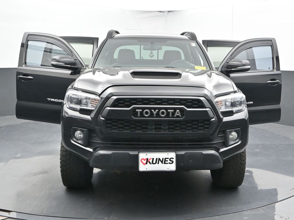 2017 Toyota Tacoma SR photo 3