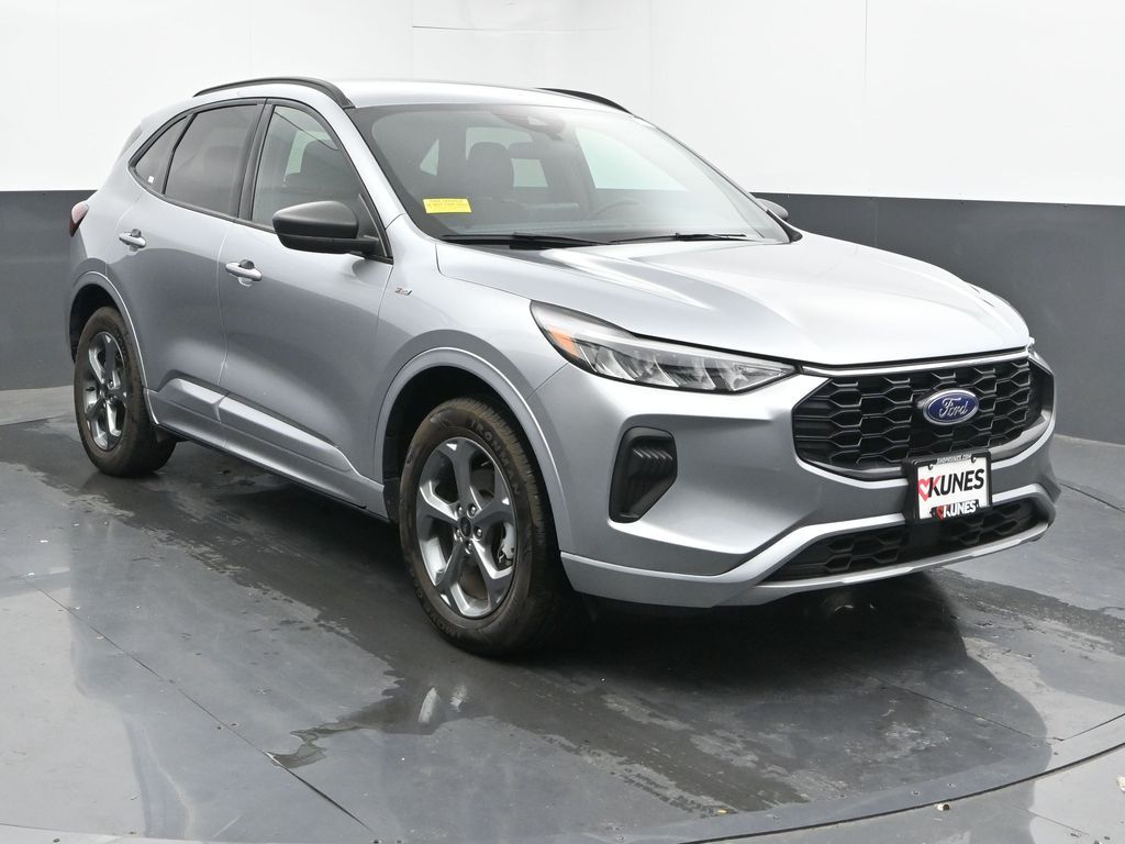 2024 Ford Escape ST-Line photo 2
