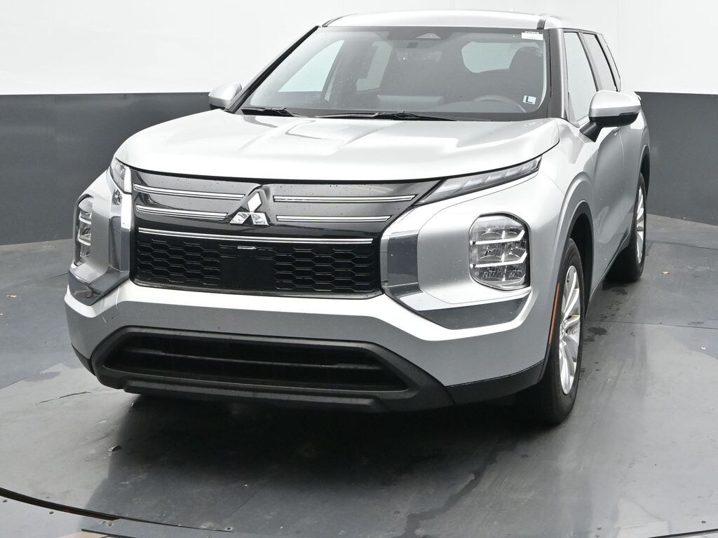 Used 2025 Mitsubishi Outlander ES SUV