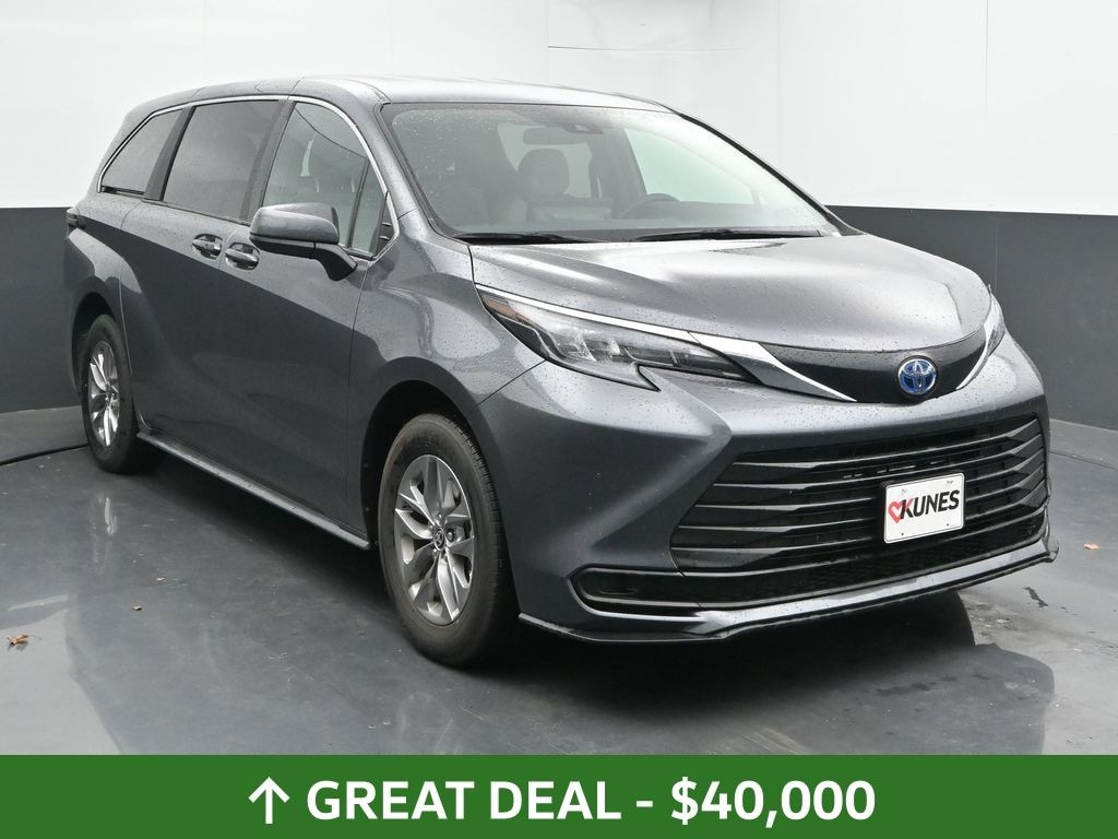 Used 2025 Toyota Sienna LE 8 Passenger Van Passenger Van