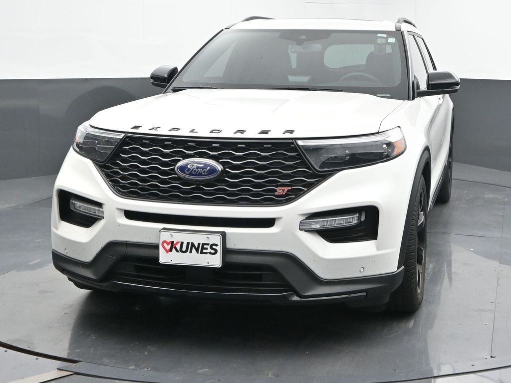 2023 Ford Explorer ST photo 3