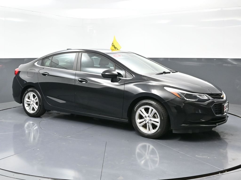 2018 Chevrolet Cruze LT photo 3