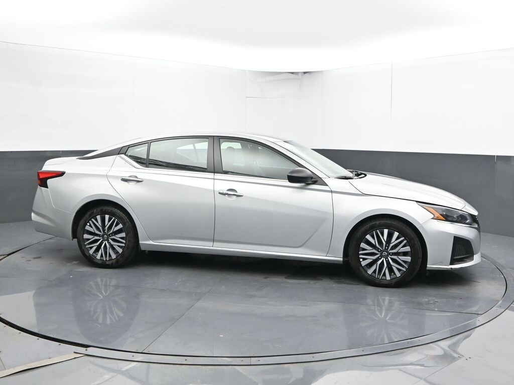 Used 2024 Nissan Altima 2.5 SV Sedan